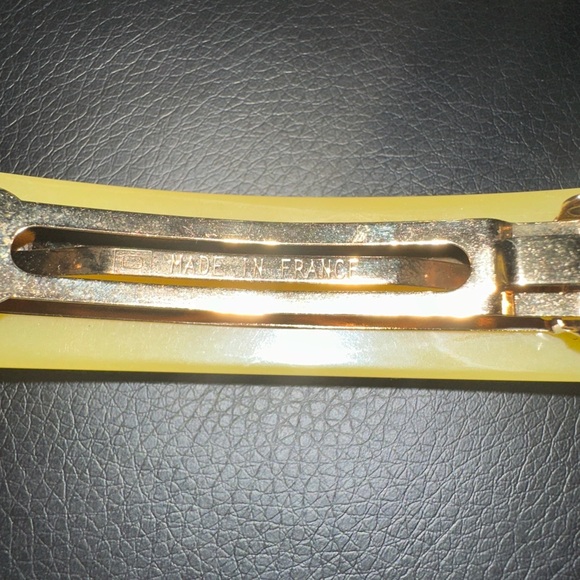 Louis Vuitton Yellow and Black Floral Hair Clip PRE-OWNED - Picture 5 of 10